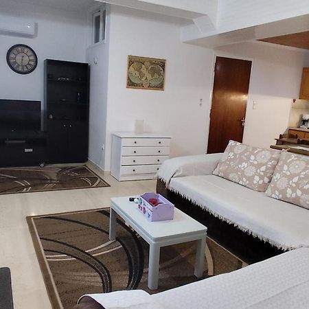 Ευρύχωρο Και Άνετο Διαμέρισμα Στην Ιτέα Joanna'S Apartment Kirra Exteriör bild